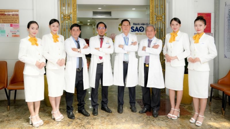 Đội ngũ bác sĩ chuyên khoa mắt và thẩm mỹ